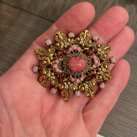 Vintage AUSTRIA Gold-tone Pin with Pink Glass Stones Art Glass Pink Cabochon - Picture 15 of 16